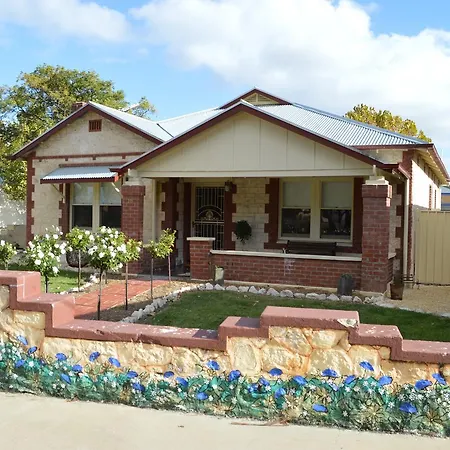 Two Cow Cottage Bed & Breakfast-3